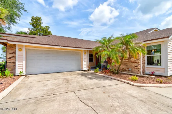 Property Slideshow image 2 of 31 | 111 green heron ct, Daytona Beach, FL, 32119