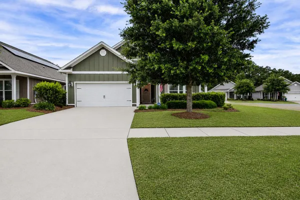 Property Slideshow image 2 of 39 | 131 dusky way, Freeport, FL, 32439