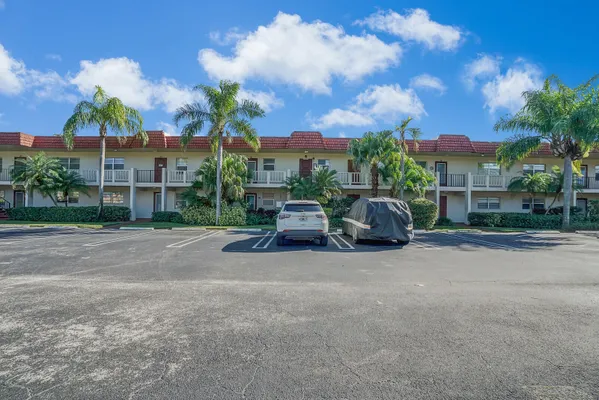 Property Slideshow image 2 of 23 | 6 abbey ln apt 201, Delray Beach, FL, 33446