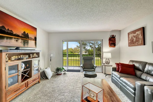 Property Slideshow image 2 of 22 | 7185 huntington ln apt 301, Delray Beach, FL, 33446