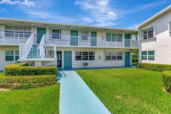 Property Slideshow image 2 of 42 | 740 horizons 105, Boynton Beach, FL, 33435
