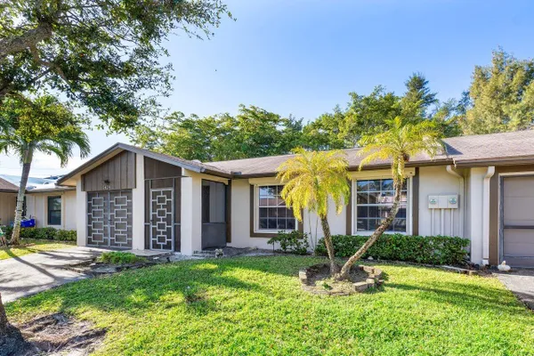 Property Slideshow image 3 of 28 | 5424 viburnum cir, Delray Beach, FL, 33484