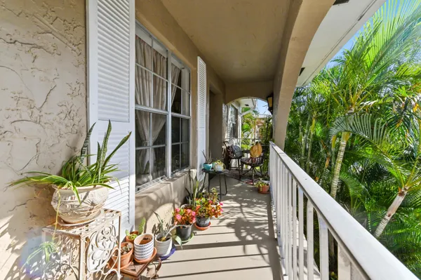 Property Slideshow image 3 of 39 | 13960 via flora h, Delray Beach, FL, 33484