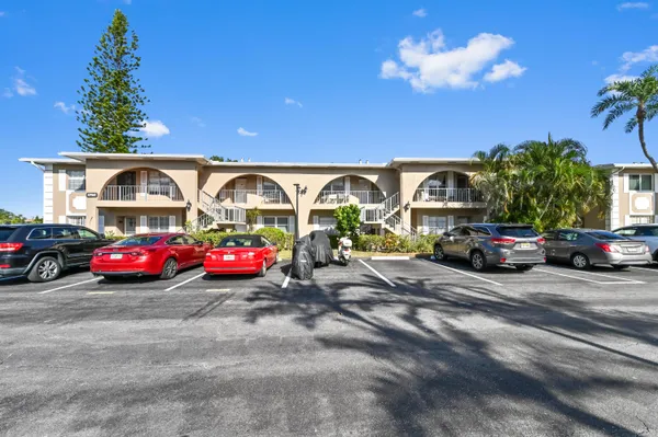 Property Slideshow image 2 of 39 | 13960 via flora h, Delray Beach, FL, 33484