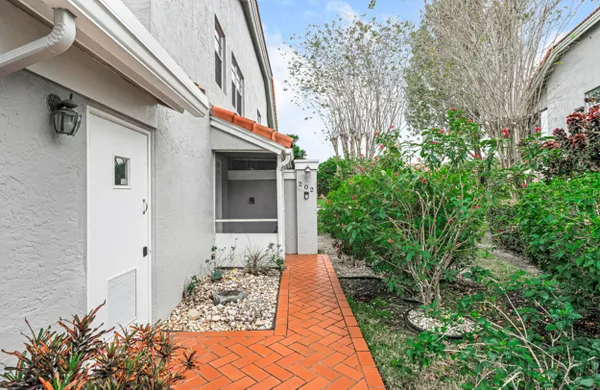 Property Slideshow image 2 of 67 | 7023 summer tree dr 202, Boynton Beach, FL, 33437