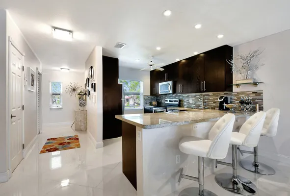 Property Slideshow image 2 of 54 | 21219 lago cir f, Boca Raton, FL, 33433