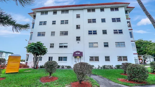 Property Slideshow image 2 of 42 | 4750 nw 22nd ct 118, Lauderhill, FL, 33313