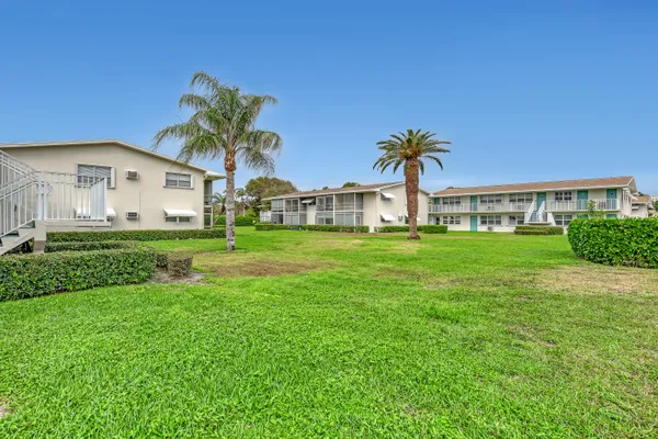 Property Slideshow image 3 of 56 | 680 horizons 110, Boynton Beach, FL, 33435