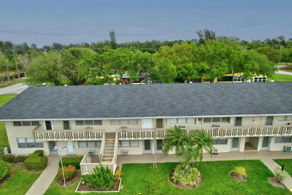 Property Slideshow image 3 of 32 | 143 sussex h, West Palm Beach, FL, 33417