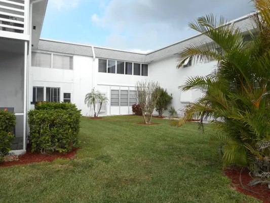 Property Slideshow image 3 of 27 | 3322 cynthia ln apt 106, Lake Worth Beach, FL, 33461