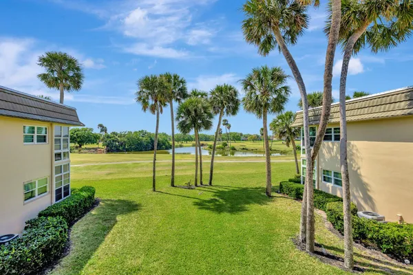 Property Slideshow image 3 of 23 | 20 vista gardens trl 204, Vero Beach, FL, 32962
