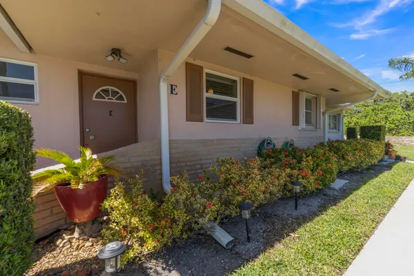 Property Slideshow image 3 of 45 | 2533 dudley dr e, West Palm Beach, FL, 33415