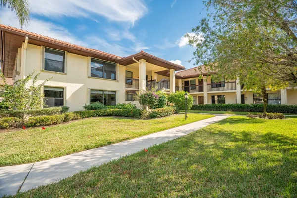 Property Slideshow image 2 of 35 | 450 sw south river dr 207, Stuart, FL, 34997