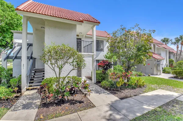 Property Slideshow image 3 of 79 | 5715 fairway park dr 201, Boynton Beach, FL, 33437