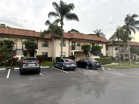 Property Slideshow image 3 of 31 | 7190 golf colony ct 105, Lake Worth, FL, 33467