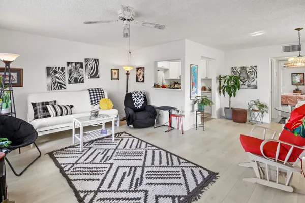 Property Slideshow image 3 of 20 | 560 horizons 108, Boynton Beach, FL, 33435