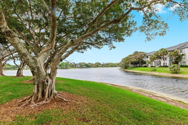 Property Slideshow image 3 of 23 | 5380 cedar lake dr 304, Boynton Beach, FL, 33437