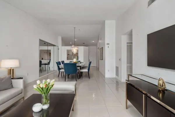 Property Slideshow image 2 of 55 | 5952 regal glen dr 204, Boynton Beach, FL, 33437