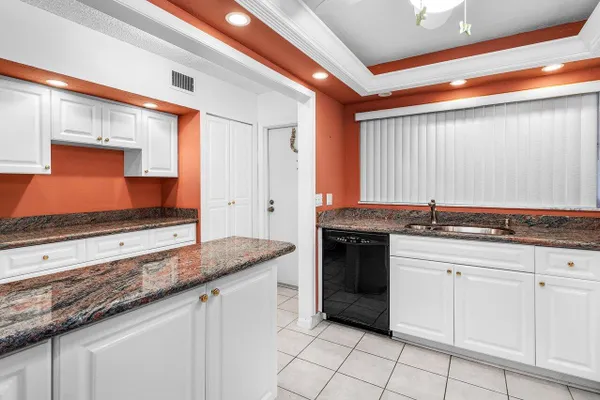 Property Slideshow image 3 of 35 | 2008 s federal hwy apt 206, Boynton Beach, FL, 33435