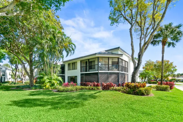 Property Slideshow image 3 of 33 | 7533 glendevon ln 905, Delray Beach, FL, 33446