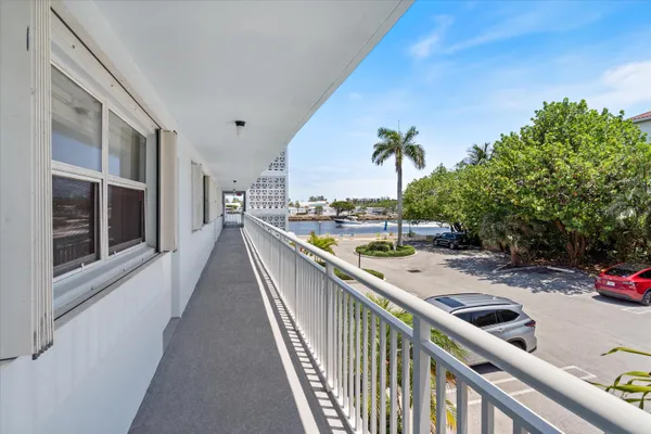 Property Slideshow image 3 of 40 | 2018 s federal hwy apt 206, Boynton Beach, FL, 33435
