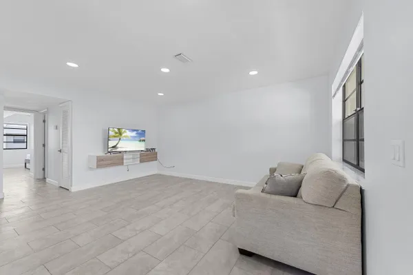 Property Slideshow image 3 of 65 | 234 capri e unit e, Delray Beach, FL, 33484