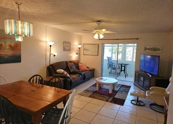 Property Slideshow image 2 of 14 | 2581 n garden 202 dr 202, Lake Worth, FL, 33461