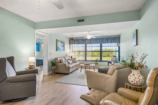 Property Slideshow image 3 of 59 | 28 plantation dr 204, Vero Beach, FL, 32966