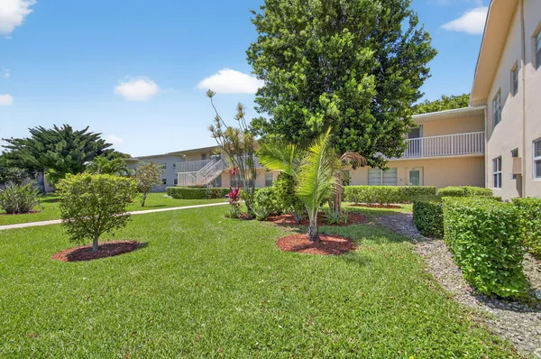 Property Slideshow image 3 of 56 | 216 dorchester j, West Palm Beach, FL, 33417