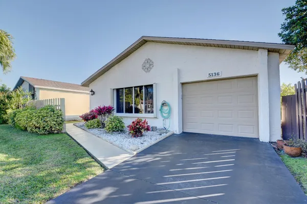 Property Slideshow image 3 of 27 | 5136 mirror lakes blvd, Boynton Beach, FL, 33472