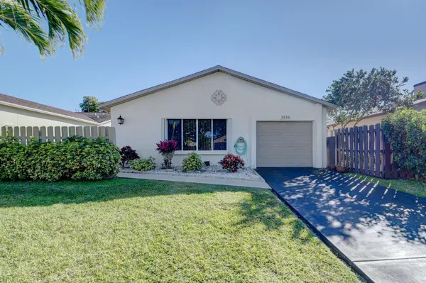 Property Slideshow image 2 of 27 | 5136 mirror lakes blvd, Boynton Beach, FL, 33472