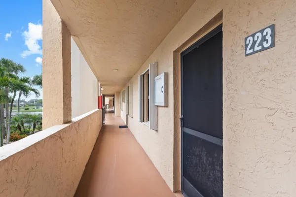 Property Slideshow image 3 of 22 | 150 lake nancy ln 223, West Palm Beach, FL, 33411