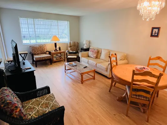 Property Slideshow image 3 of 12 | 2812 garden dr 206, Lake Worth, FL, 33461