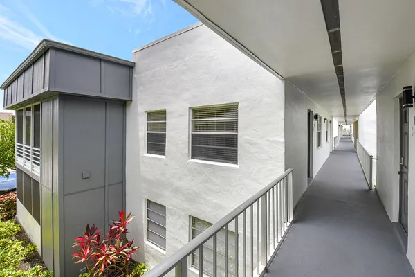 Property Slideshow image 3 of 50 | 428 normandy i i, Delray Beach, FL, 33484