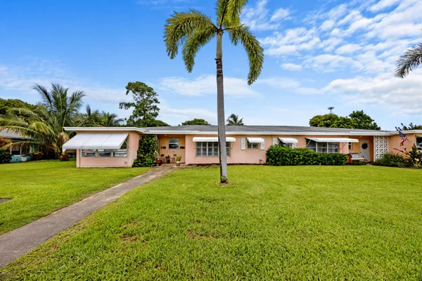Property Slideshow image 2 of 17 | 355 main blvd b, Boynton Beach, FL, 33435