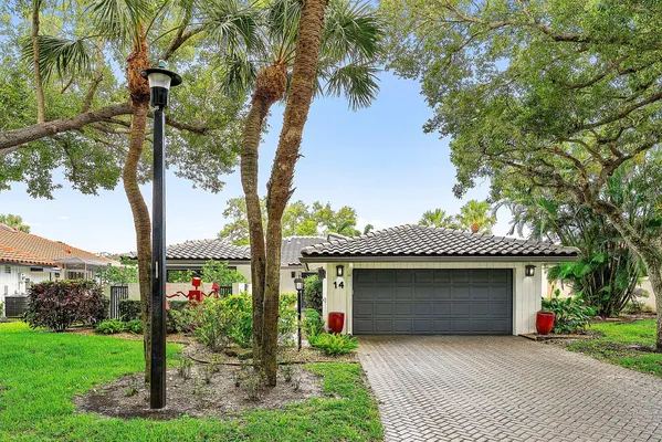 Property Slideshow image 2 of 73 | 14 oaks ln, Boynton Beach, FL, 33436