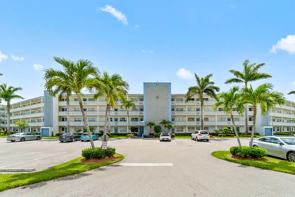 Property Slideshow image 2 of 16 | 4013 yarmouth a, Boca Raton, FL, 33434