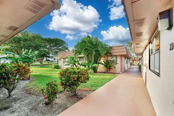 Property Slideshow image 2 of 15 | 225 seville j, Delray Beach, FL, 33446
