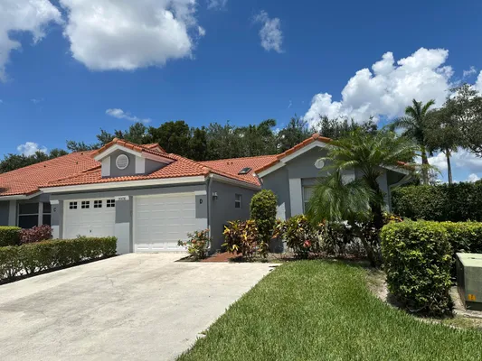 Property Slideshow image 2 of 44 | 9976 seacrest cir d, Boynton Beach, FL, 33437
