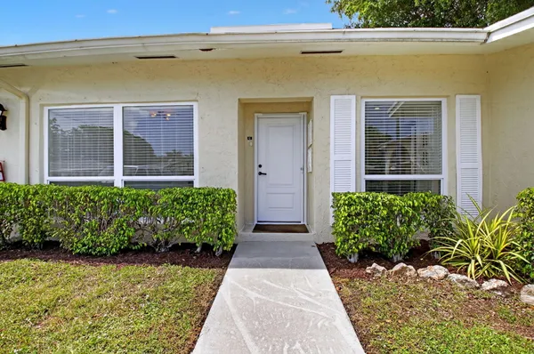 Property Slideshow image 2 of 40 | 13725 flora pl c, Delray Beach, FL, 33484