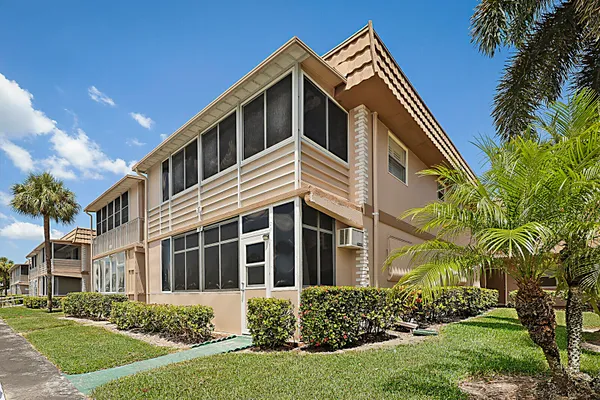 Property Slideshow image 3 of 25 | 37 brittany a a, Delray Beach, FL, 33446