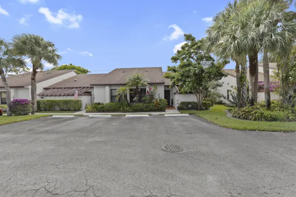 Property Slideshow image 3 of 46 | 3646 english rd d, Lake Worth, FL, 33467
