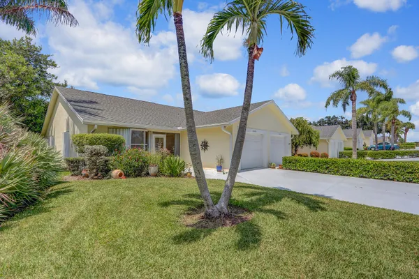Property Slideshow image 2 of 31 | 11006 se sea pines cir, Hobe Sound, FL, 33455