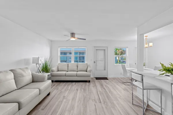 Property Slideshow image 2 of 33 | 530 horizons e 203, Boynton Beach, FL, 33435