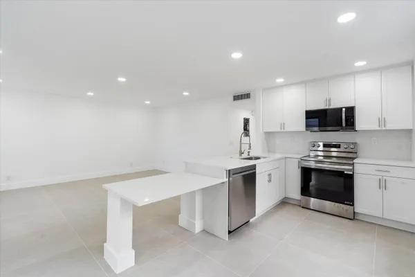 Property Slideshow image 3 of 25 | 578 burgundy m m, Delray Beach, FL, 33484