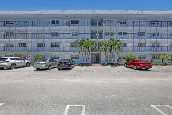 Property Slideshow image 3 of 29 | 2006 s federal hwy 205, Boynton Beach, FL, 33435