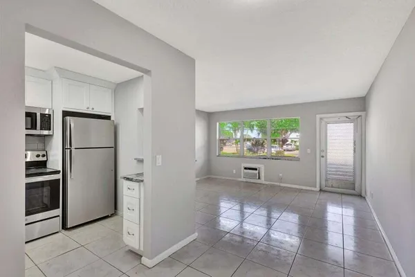 Property Slideshow image 3 of 34 | 27 camden b b, West Palm Beach, FL, 33417
