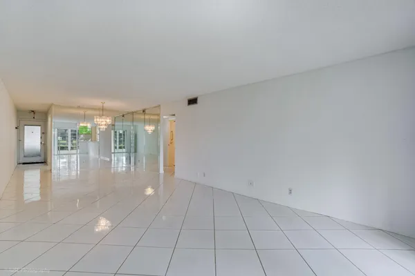 Property Slideshow image 2 of 15 | 2305 lucaya ln g1, Coconut Creek, FL, 33066