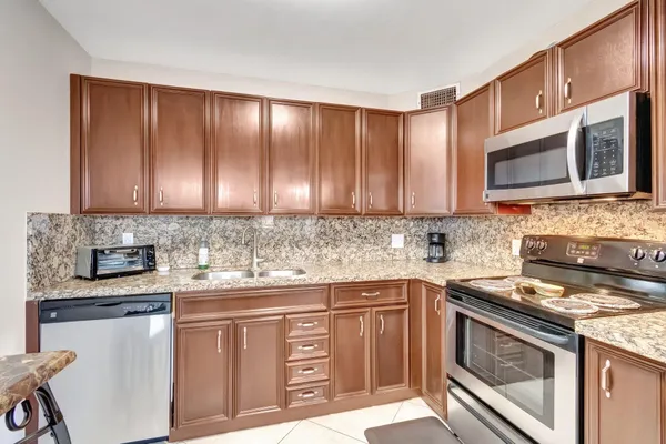 Property Slideshow image 3 of 88 | 4049 wolverton c c, Boca Raton, FL, 33434