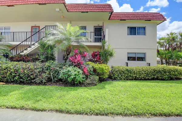 Property Slideshow image 3 of 33 | 5 abbey ln 108, Delray Beach, FL, 33446